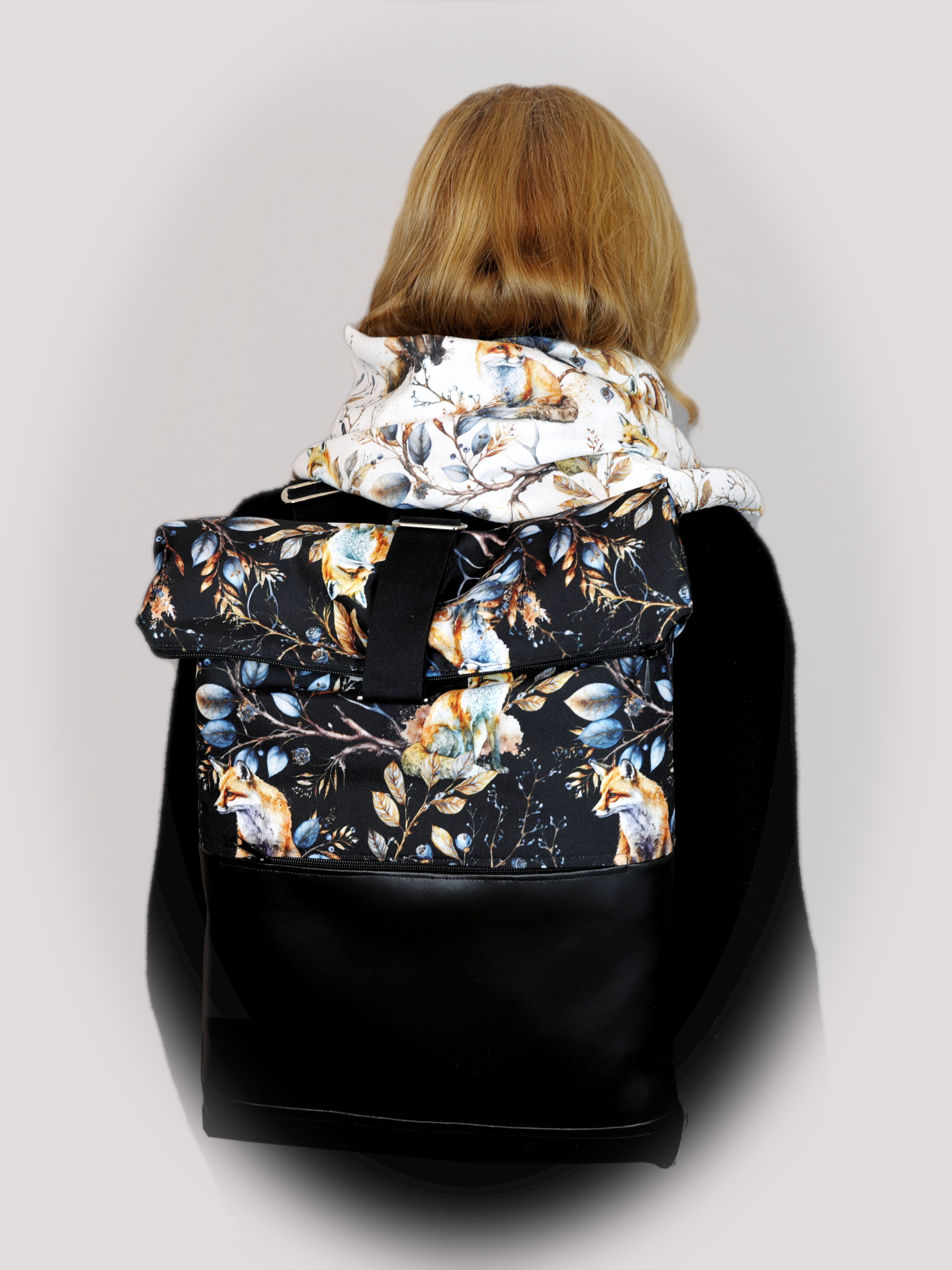 Kombo (Foxes) batoh a šátek