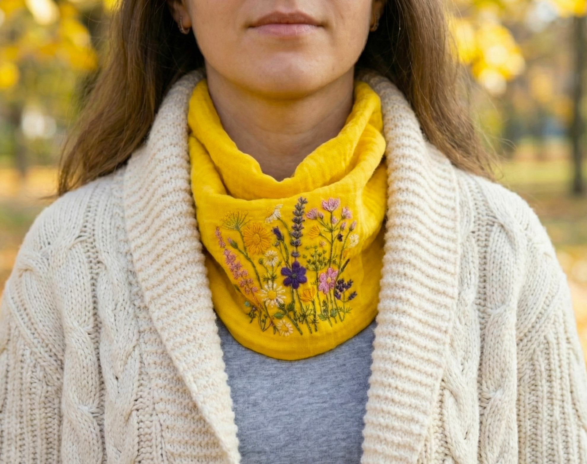 Nákrčník (Yellow embroidery) - Obrázek 4